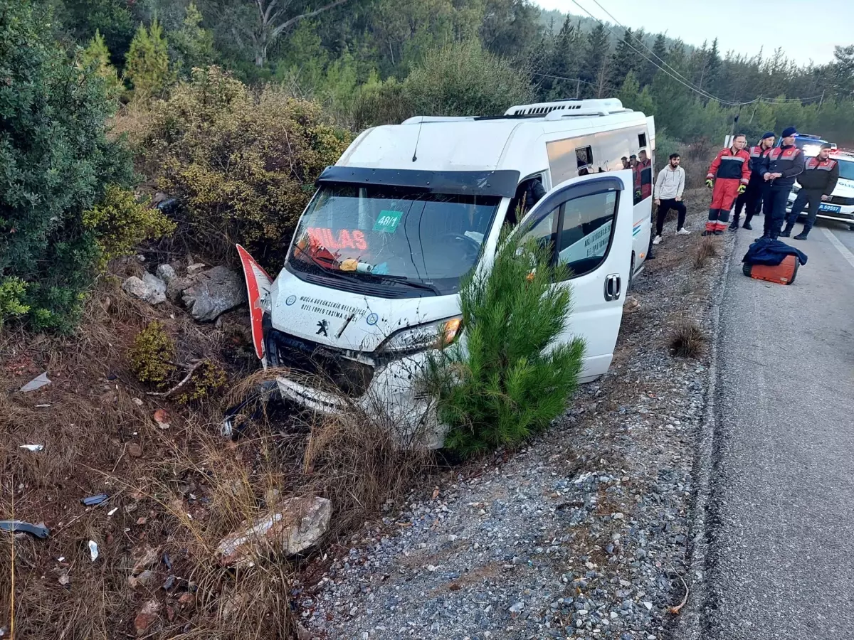 Bodrum’da Yolcu Minibüsü Şarampole Düştü, 8 Yaralı