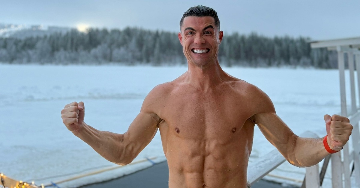 Cristiano Ronaldo ailesiyle Noel tatilinde: Eksi 20 derecede havuza girdi