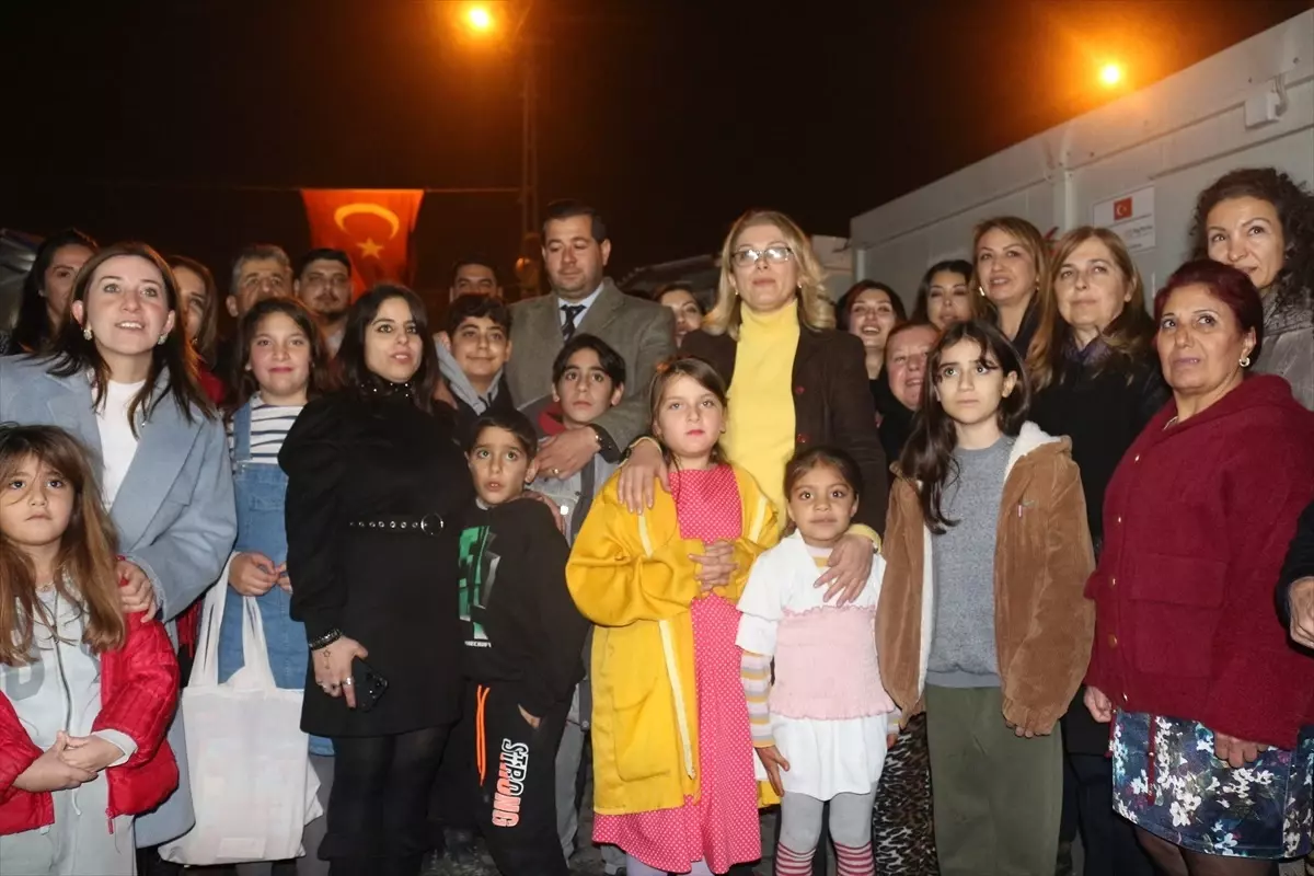 Kaya, Depremzedelerle Yeni Yılı Kutladı