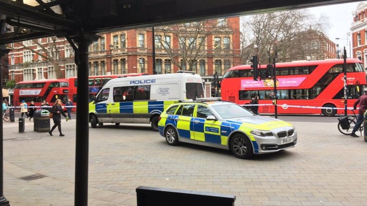 Londra’nın merkezindeki bir caddede bomba paniği