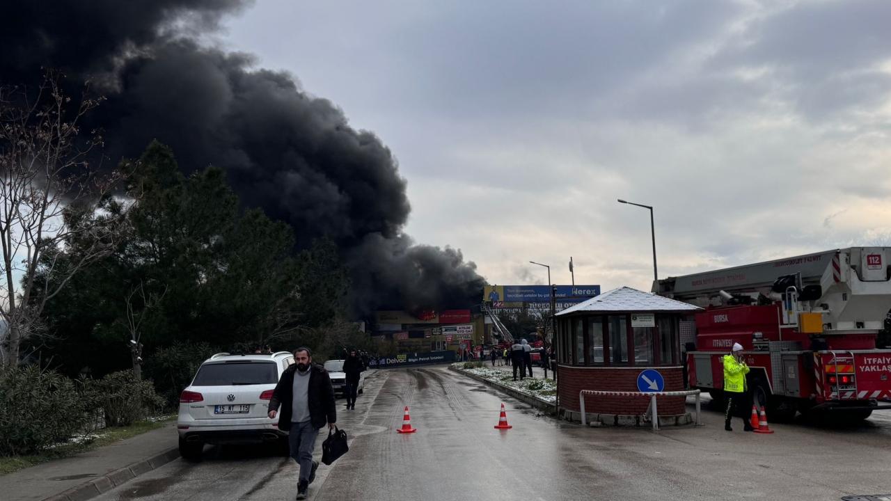 Bursa’da madeni yağ dükkanında yangın