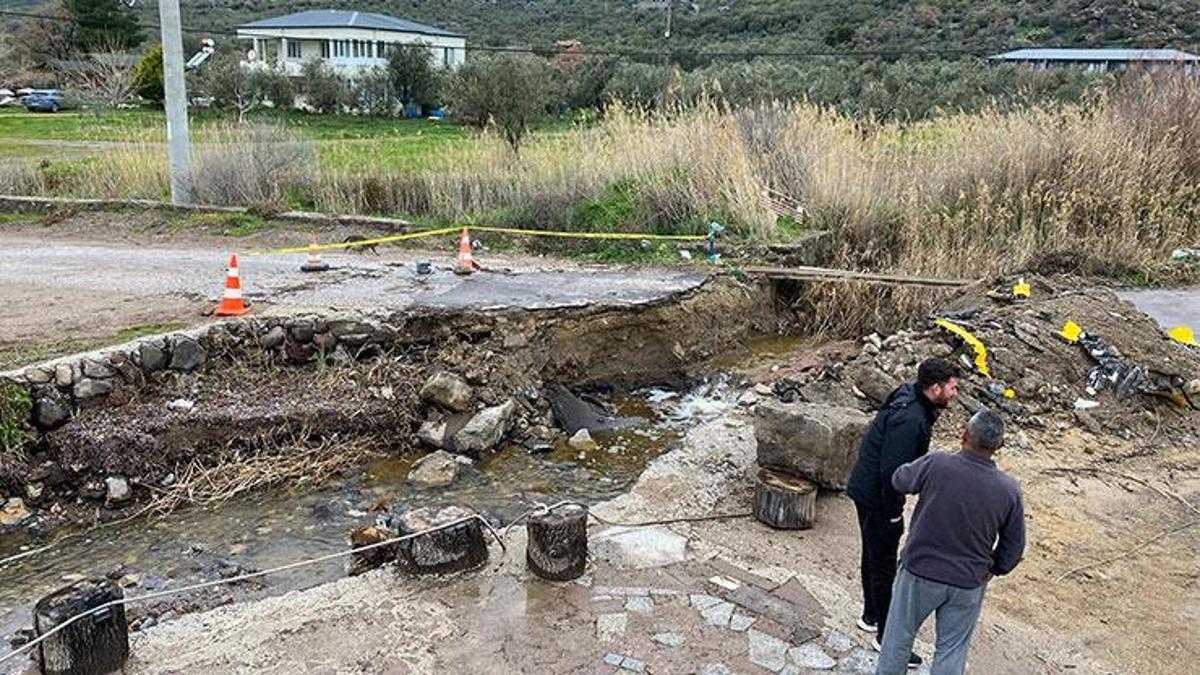 Çanakkale’de sağanak nedeniyle köprü çöktü