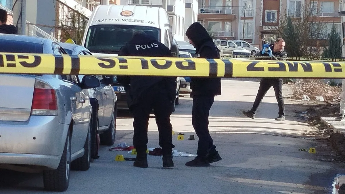 Boşanma aşamasındaki eşi tarafından sokak ortasında vuruldu